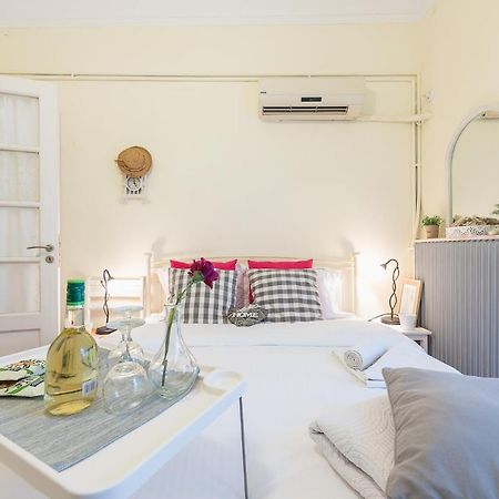 Lovely 1 Bedroom Apartment In Атина Екстериор снимка