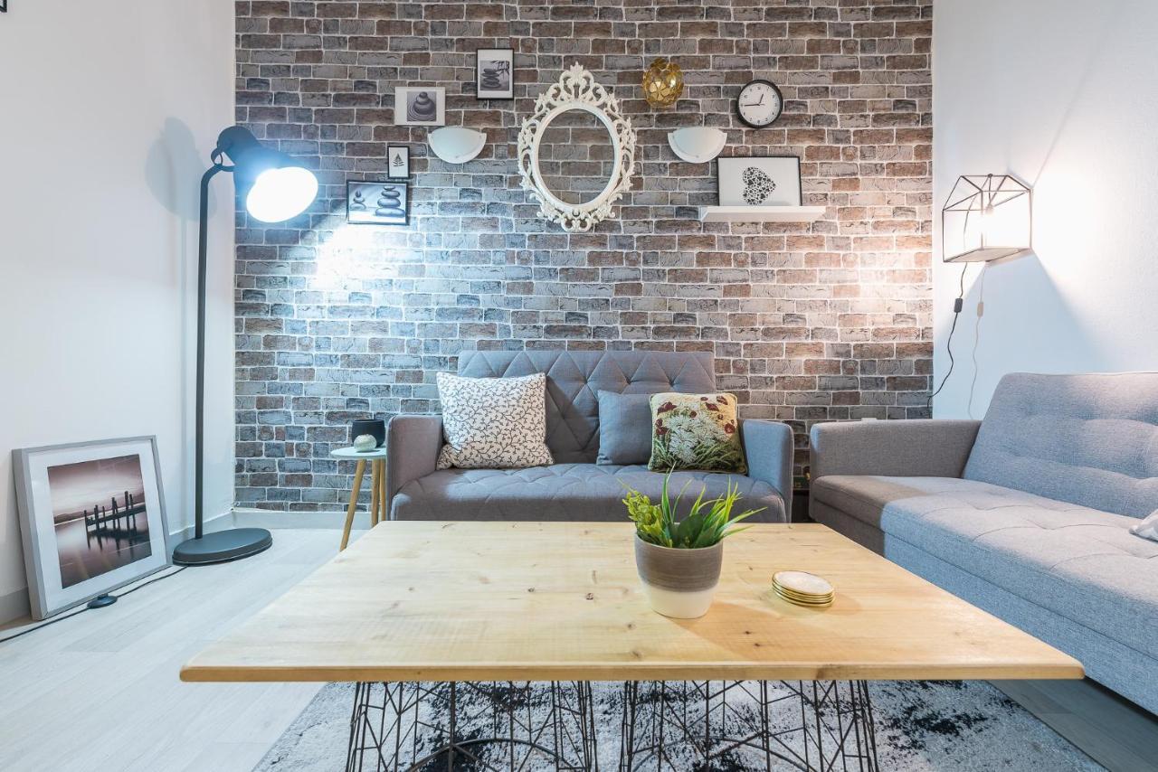 Lovely 1 Bedroom Apartment In Атина Екстериор снимка