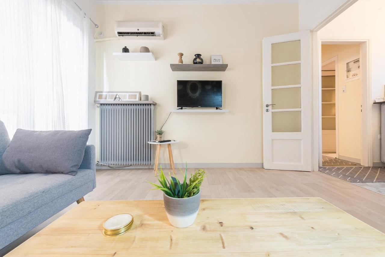 Lovely 1 Bedroom Apartment In Атина Екстериор снимка